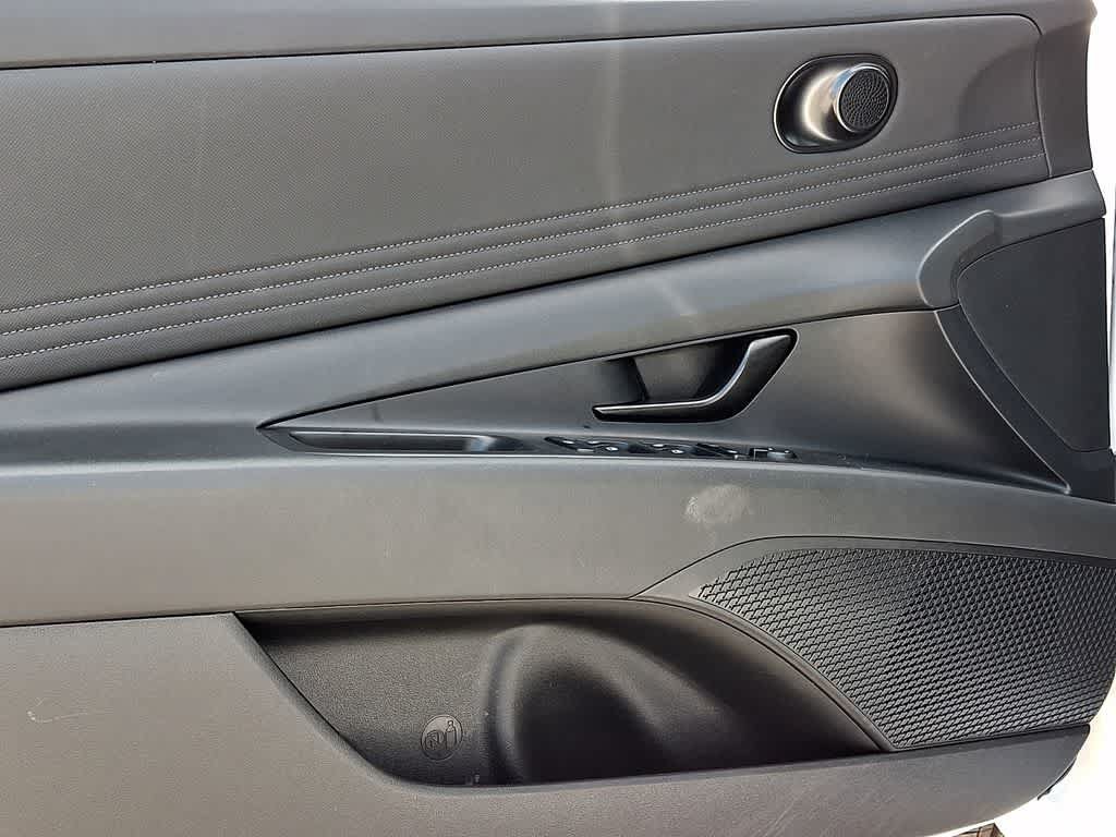 Certified 2025 Hyundai Elantra Sport FWD image 11