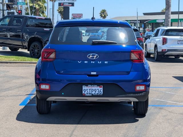 Used 2025 Hyundai Venue SE image 3