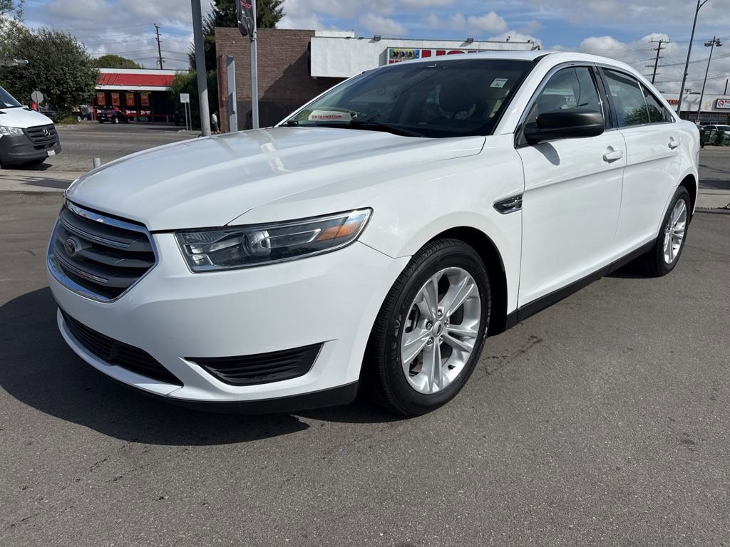 Used 2019 Ford Taurus SE image 2