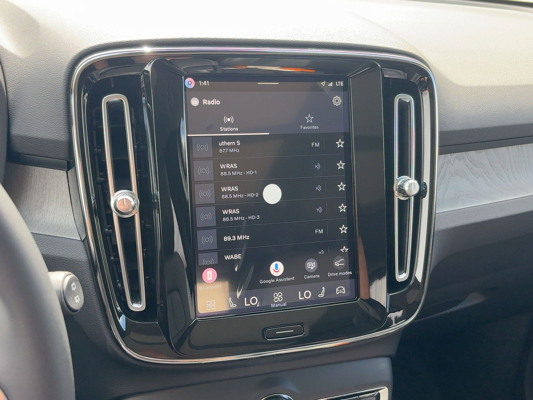 New 2026 Volvo XC40 B5 Core w/ Protection Package image 22