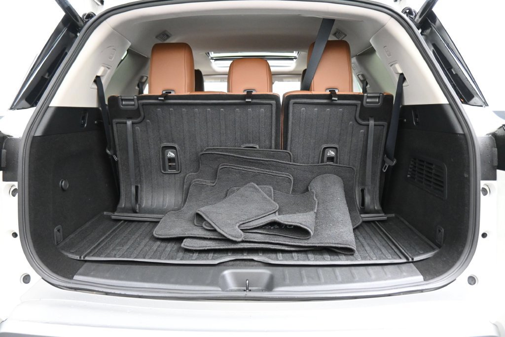 Used 2024 Nissan Pathfinder Platinum FWD image 23