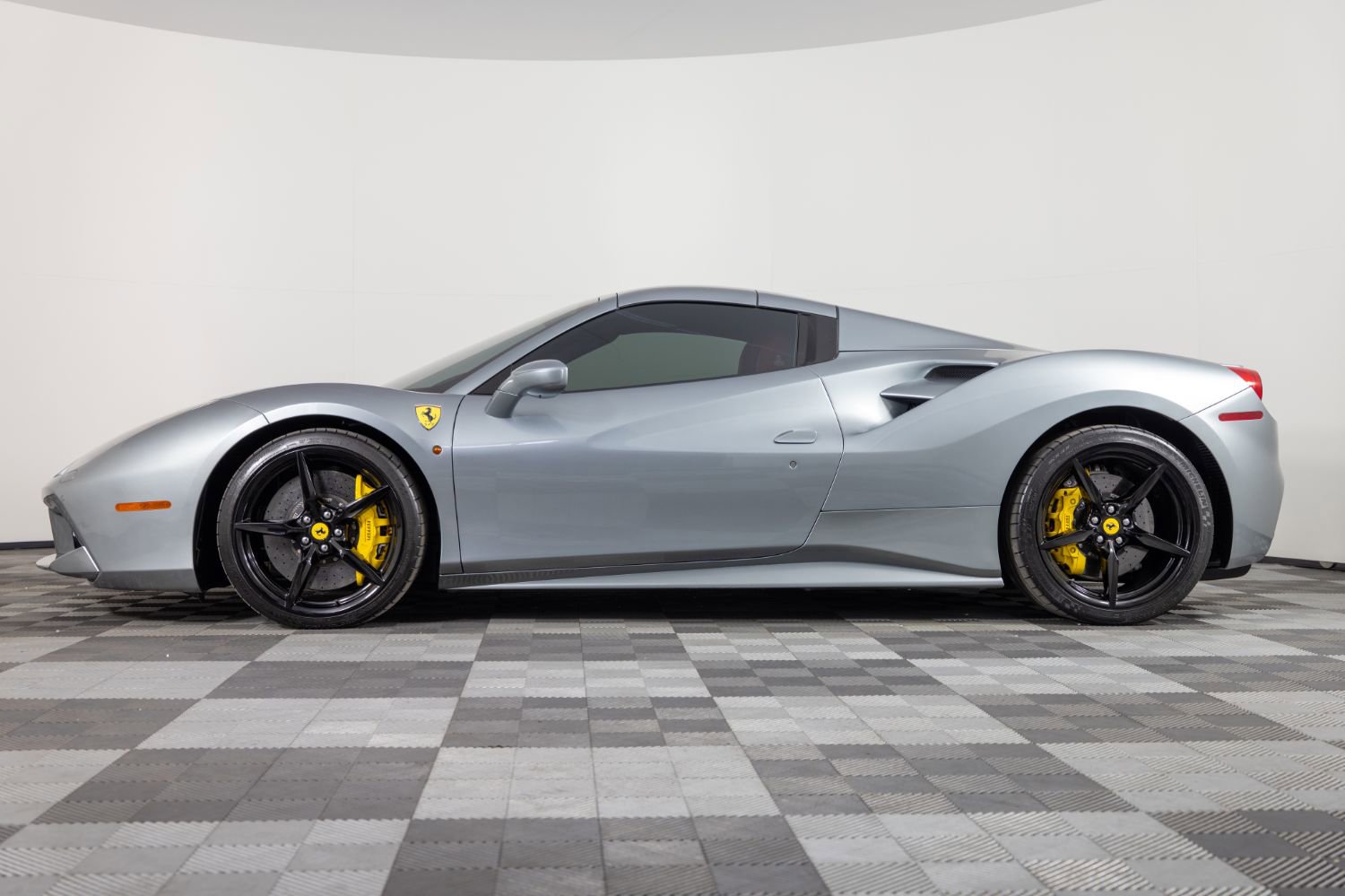 Used 2019 Ferrari 488 Spider image 3