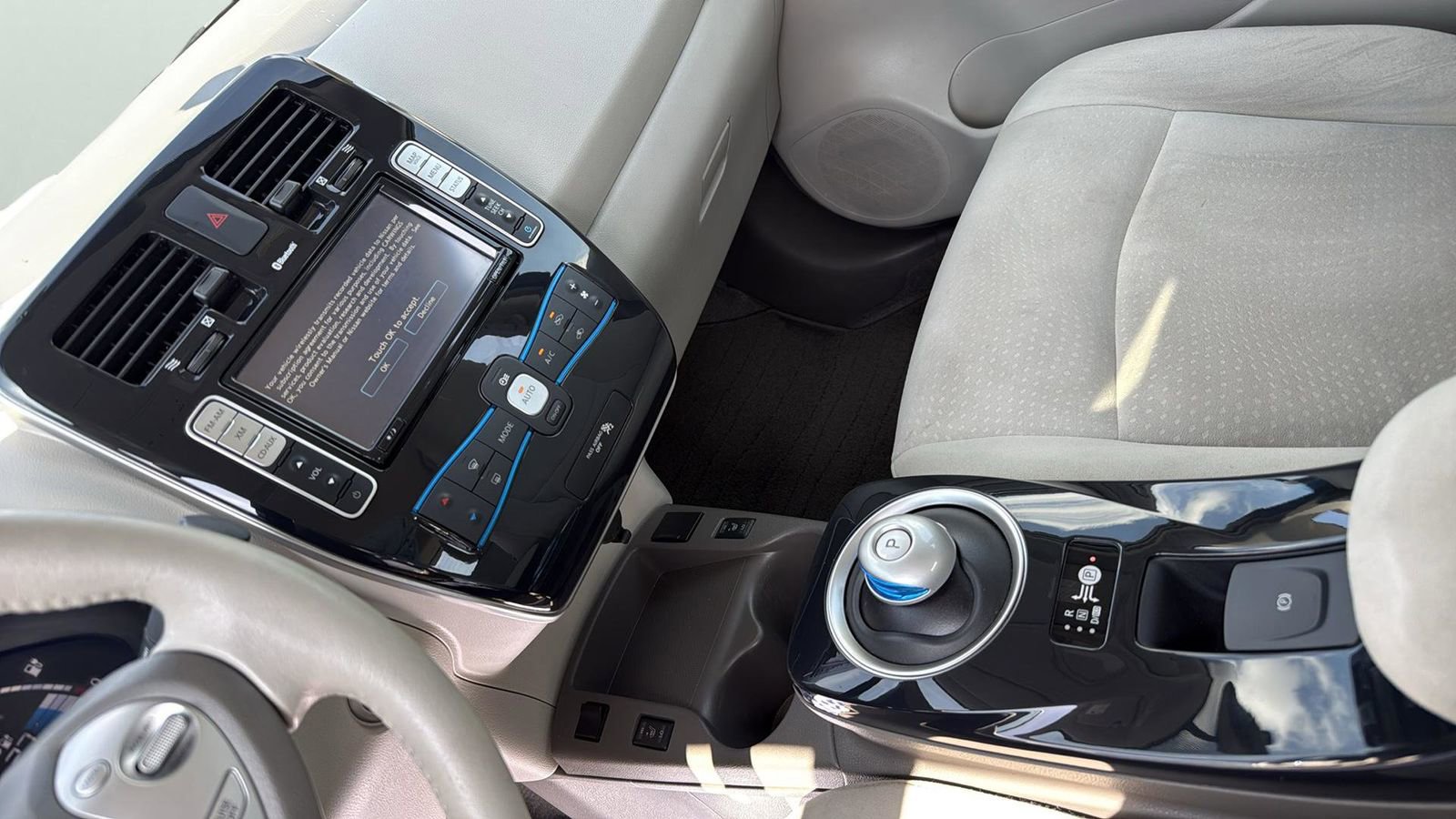 Used 2011 Nissan Leaf SL image 21