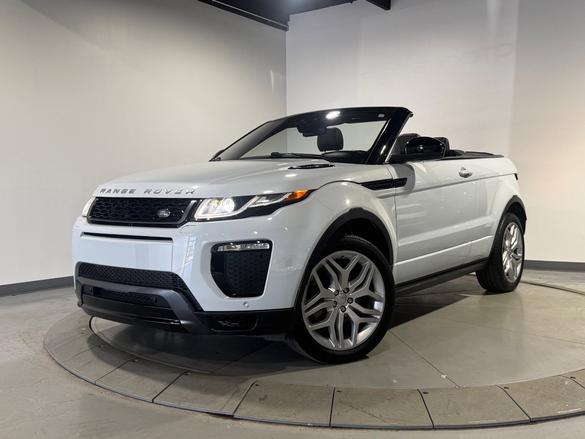 Used 2017 Land Rover Range Rover Evoque HSE Dynamic image 1