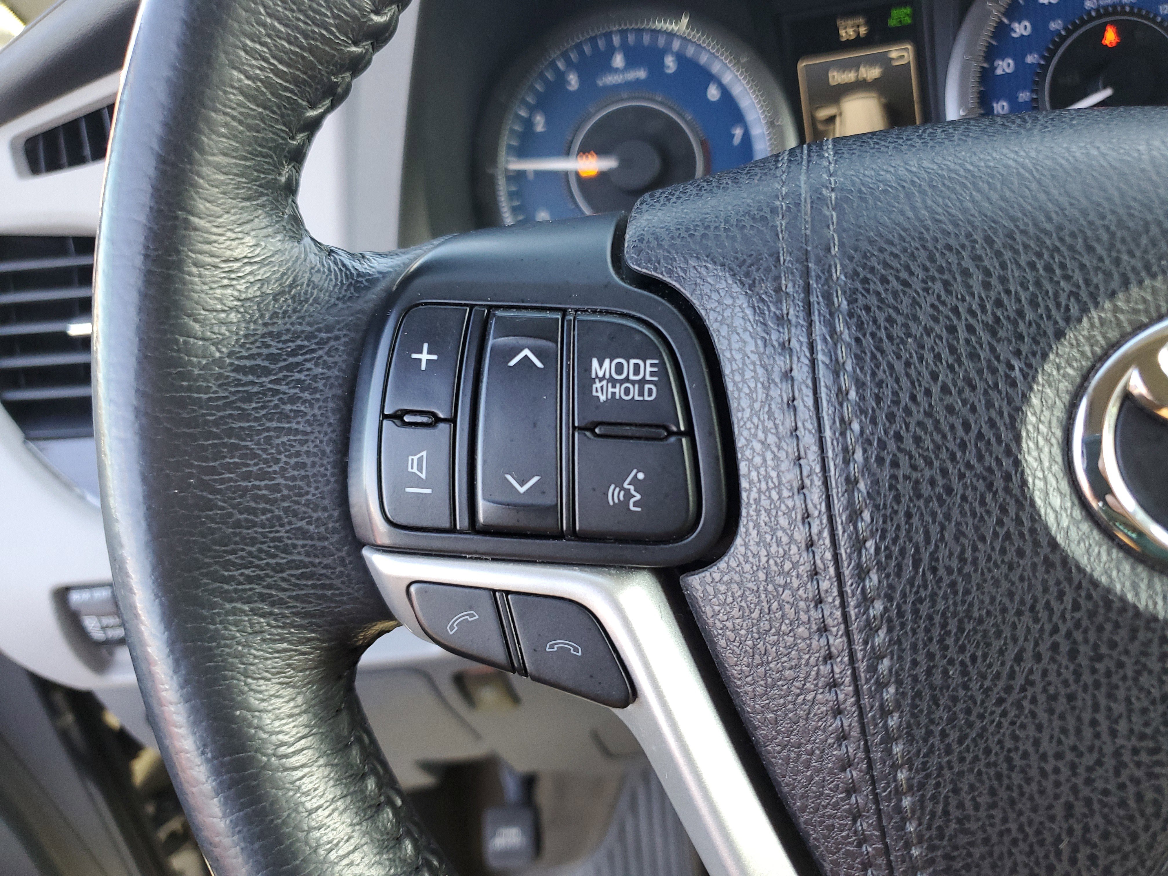 Used 2018 Toyota Sienna XLE image 14