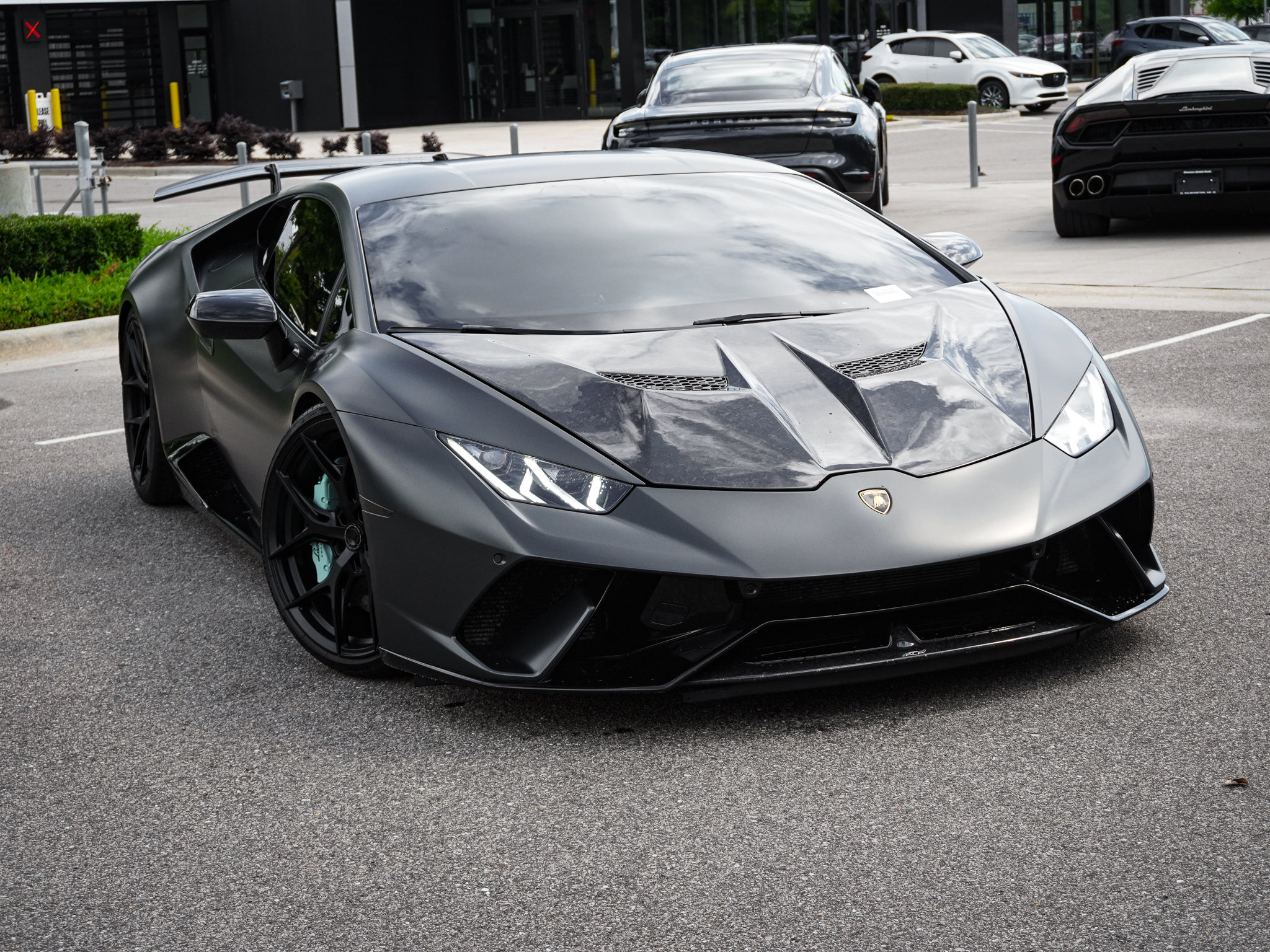 Used 2018 Lamborghini Huracan Performante AWD/4WD image 2