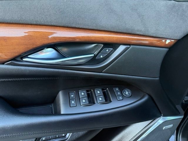 Used 2016 Cadillac Escalade Luxury AWD/4WD image 16