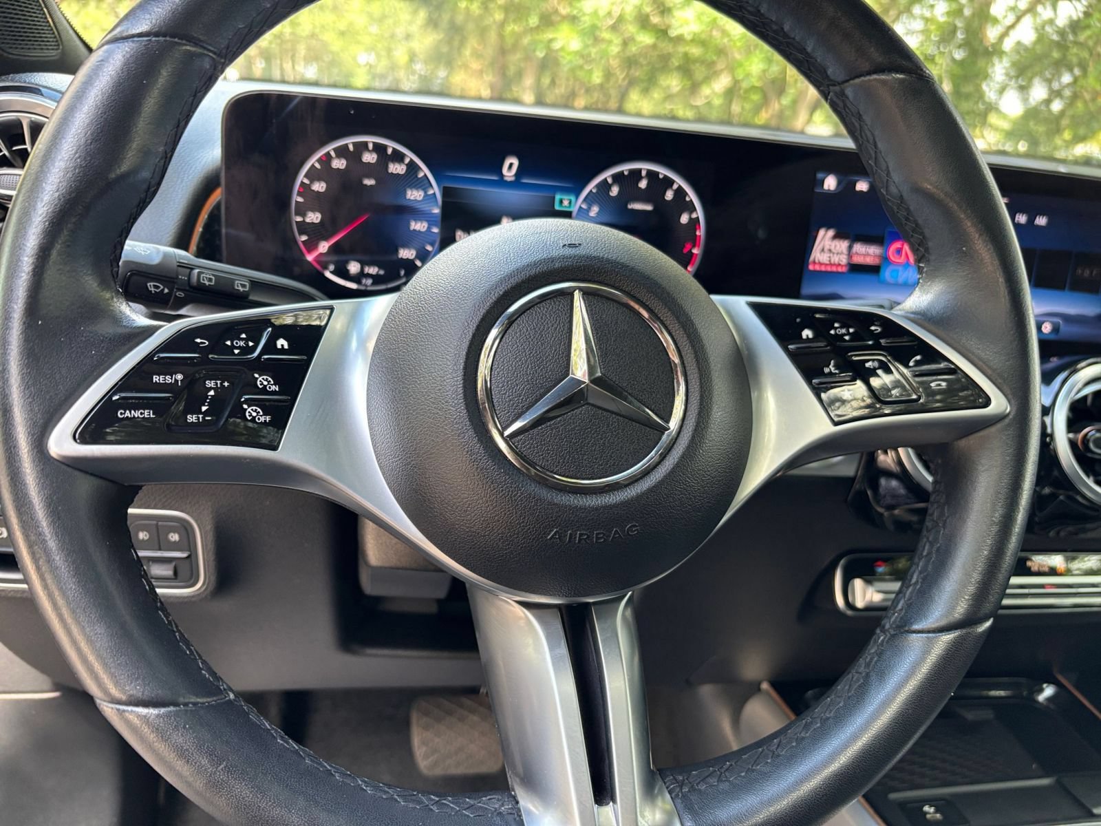 Used 2025 Mercedes-Benz GLB 250 4MATIC image 29