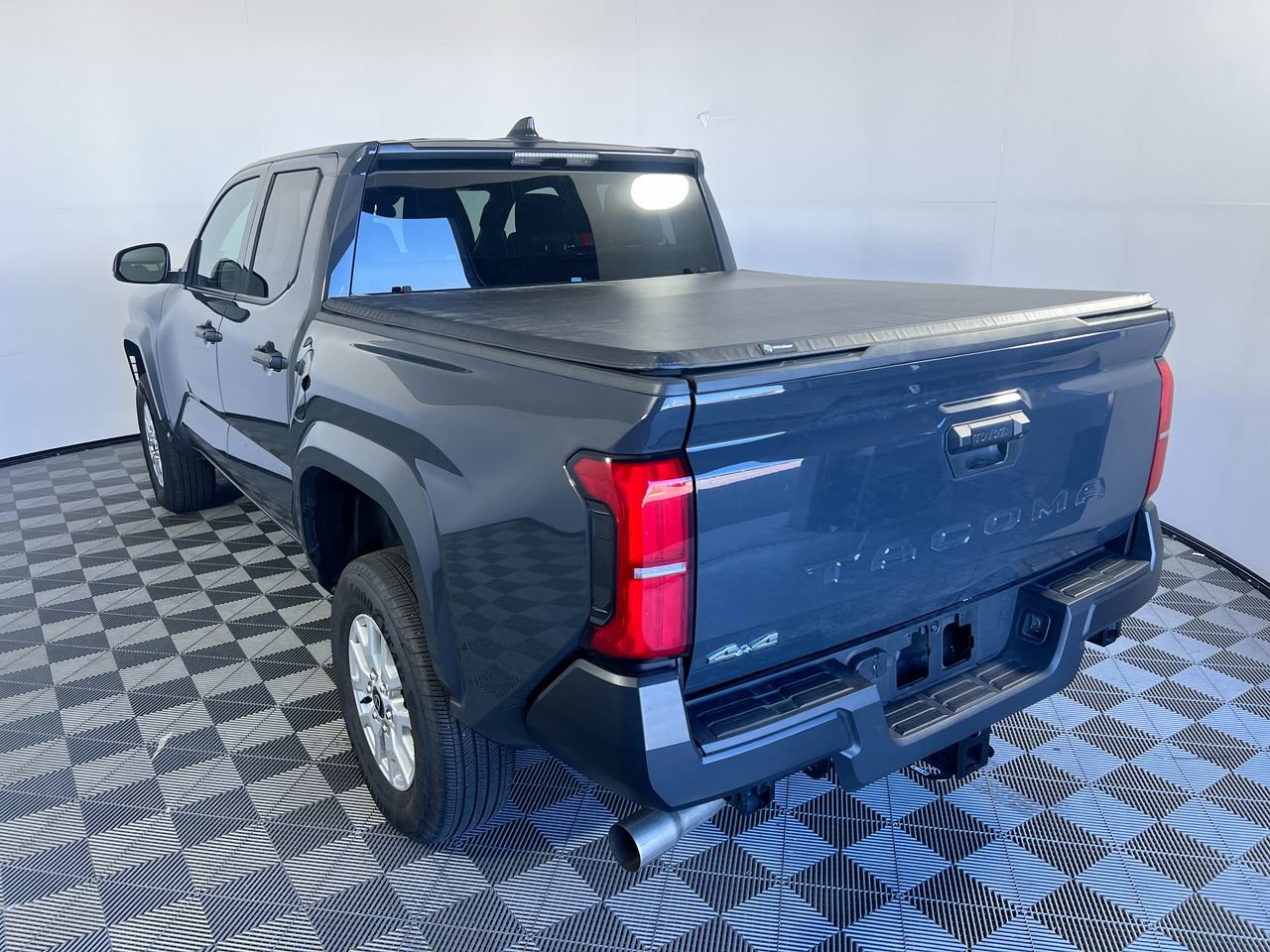 Used 2025 Toyota Tacoma SR AWD/4WD image 5