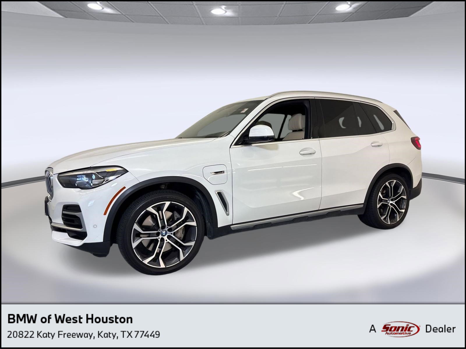 Used 2022 BMW X5 xDrive45e w/ Luxury Seating Package image 1