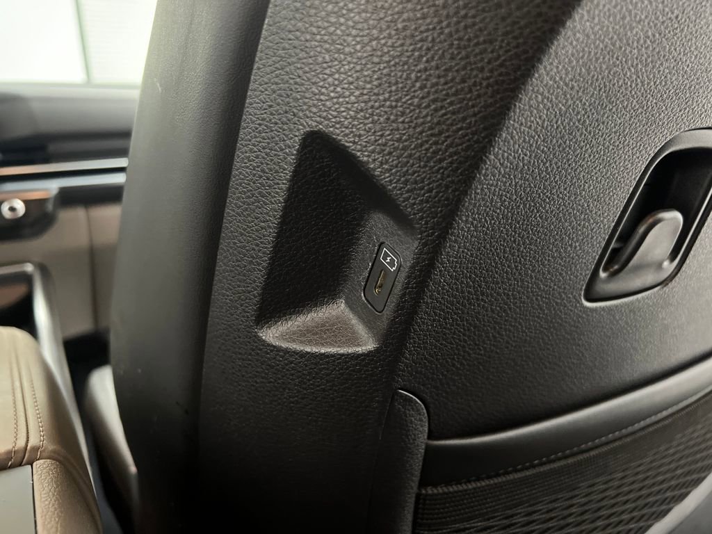 Used 2025 Kia Carnival image 24