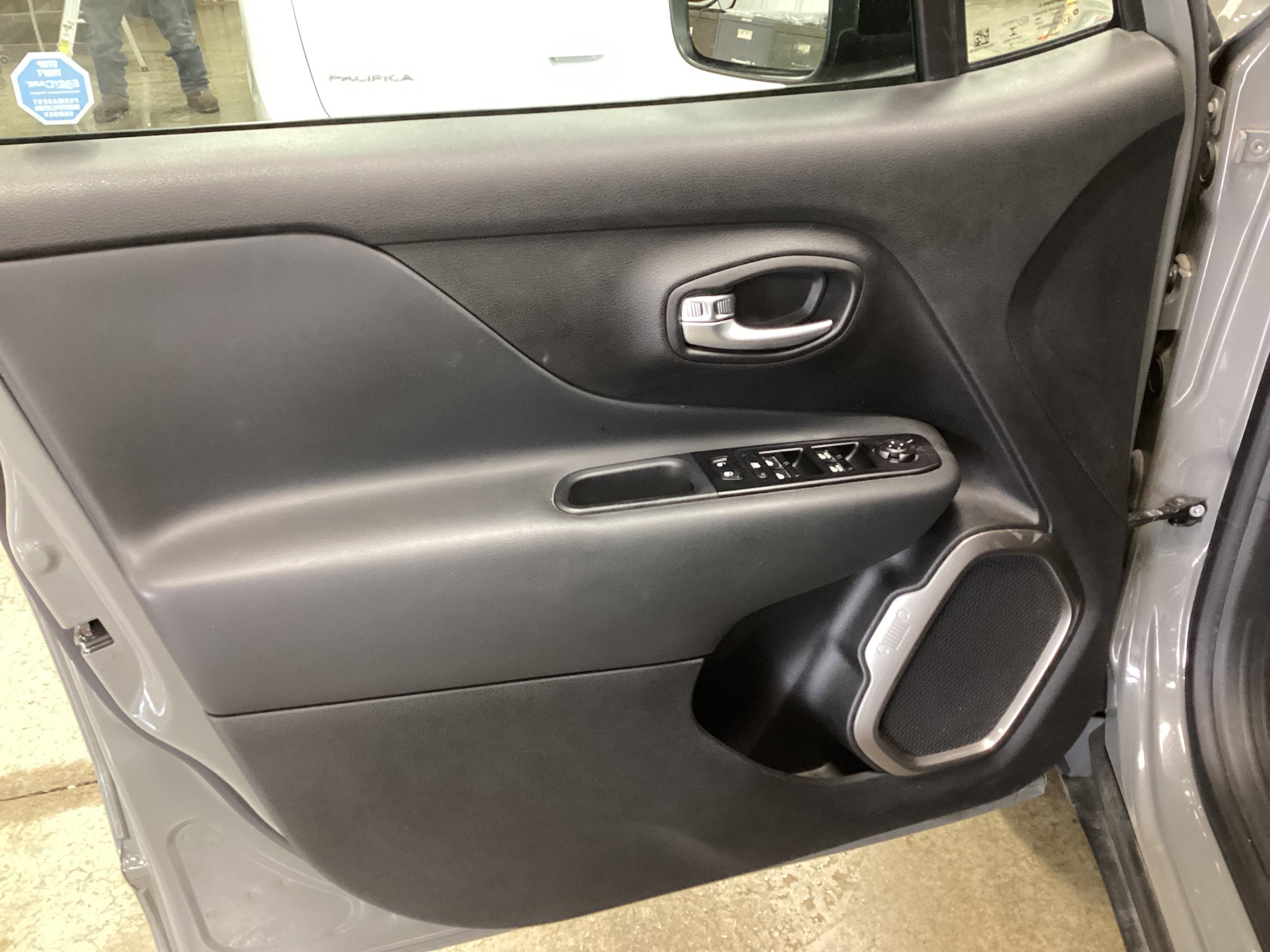 Used 2022 Jeep Renegade Limited AWD/4WD image 12