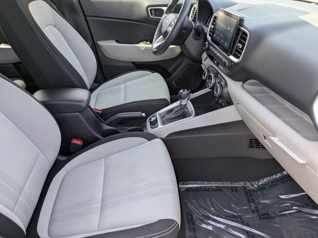 Used 2025 Hyundai Venue SEL FWD image 30