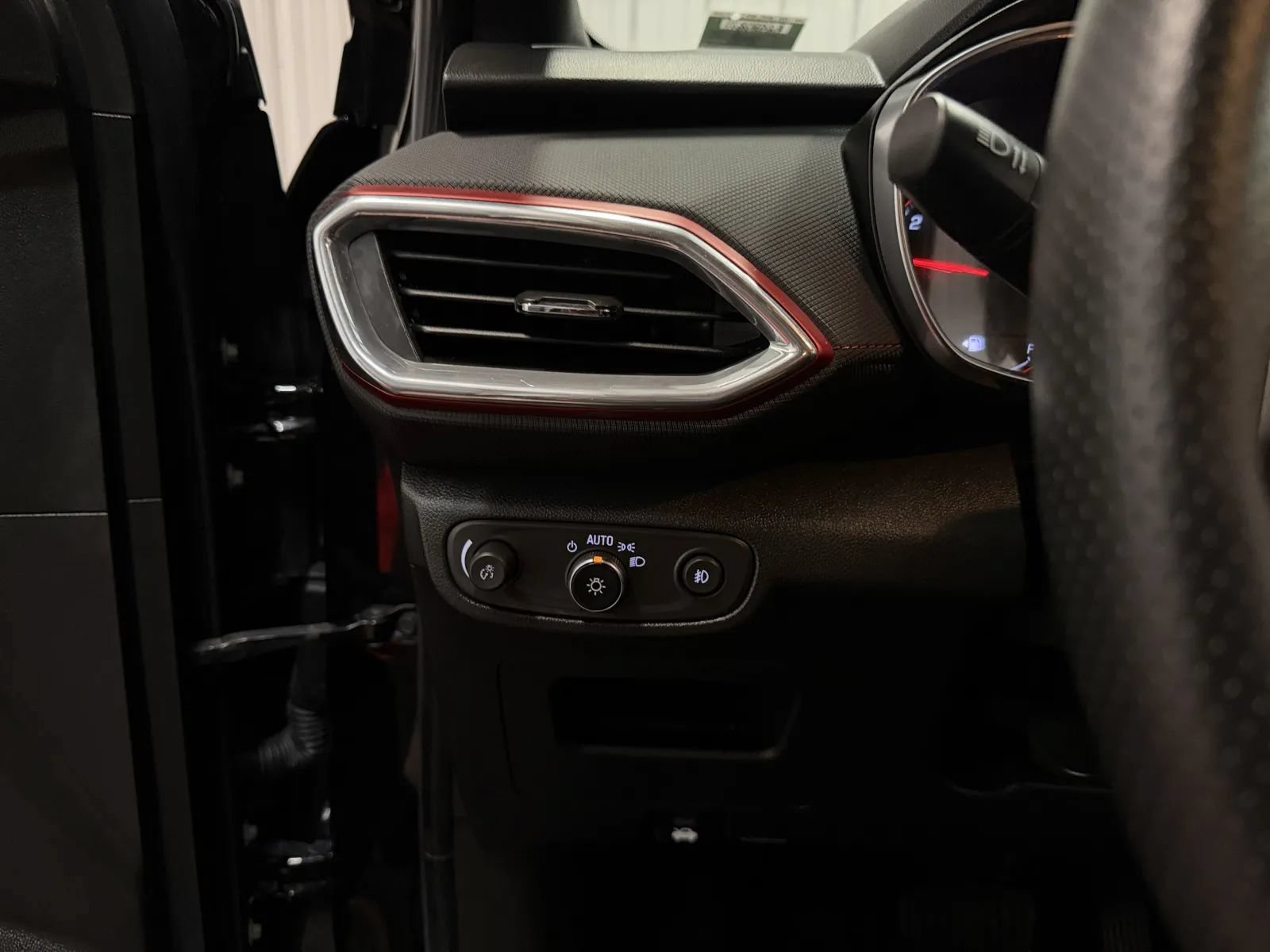Used 2022 Chevrolet TrailBlazer RS FWD image 27