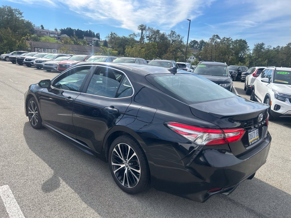 Used 2019 Toyota Camry SE w/ Convenience Package FWD image 4