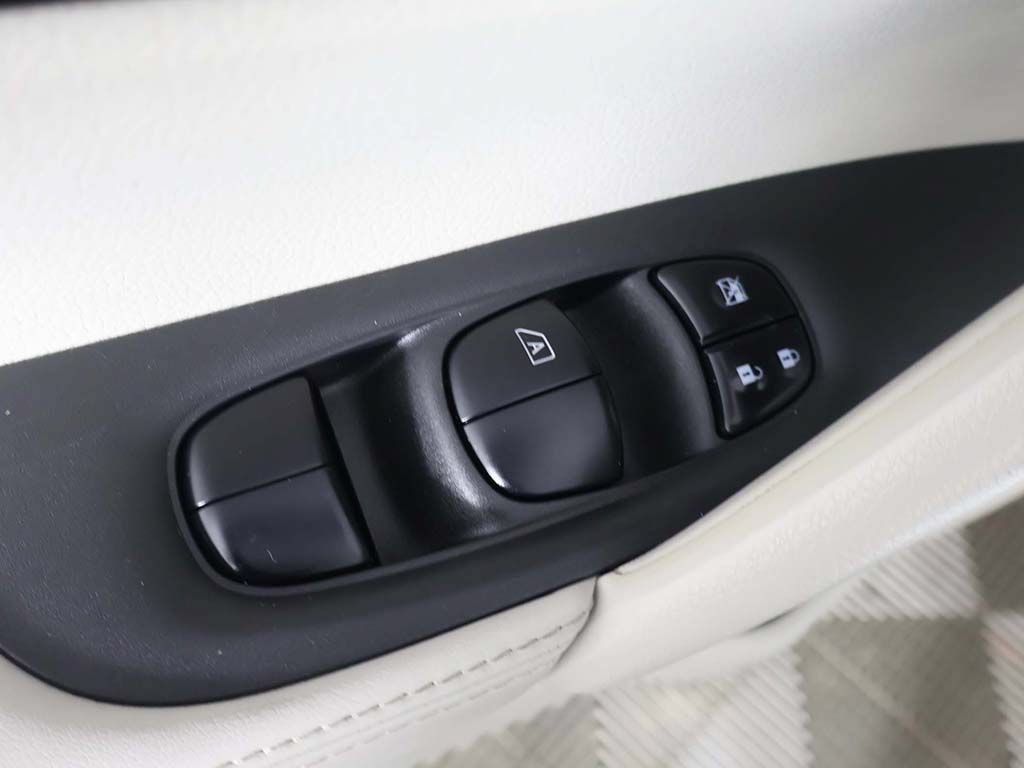 Used 2022 Nissan Rogue Sport SV w/ Technology Package AWD/4WD image 35