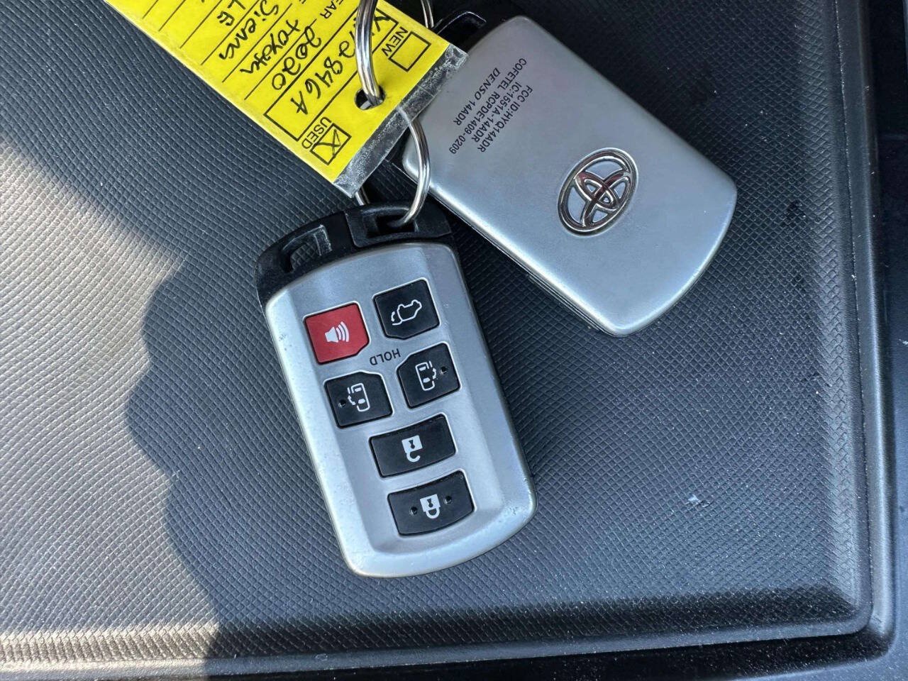 Used 2020 Toyota Sienna XLE FWD image 12