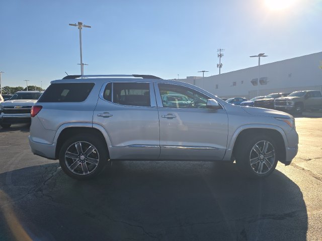Used 2018 GMC Acadia Denali w/ Technology Package FWD image 17