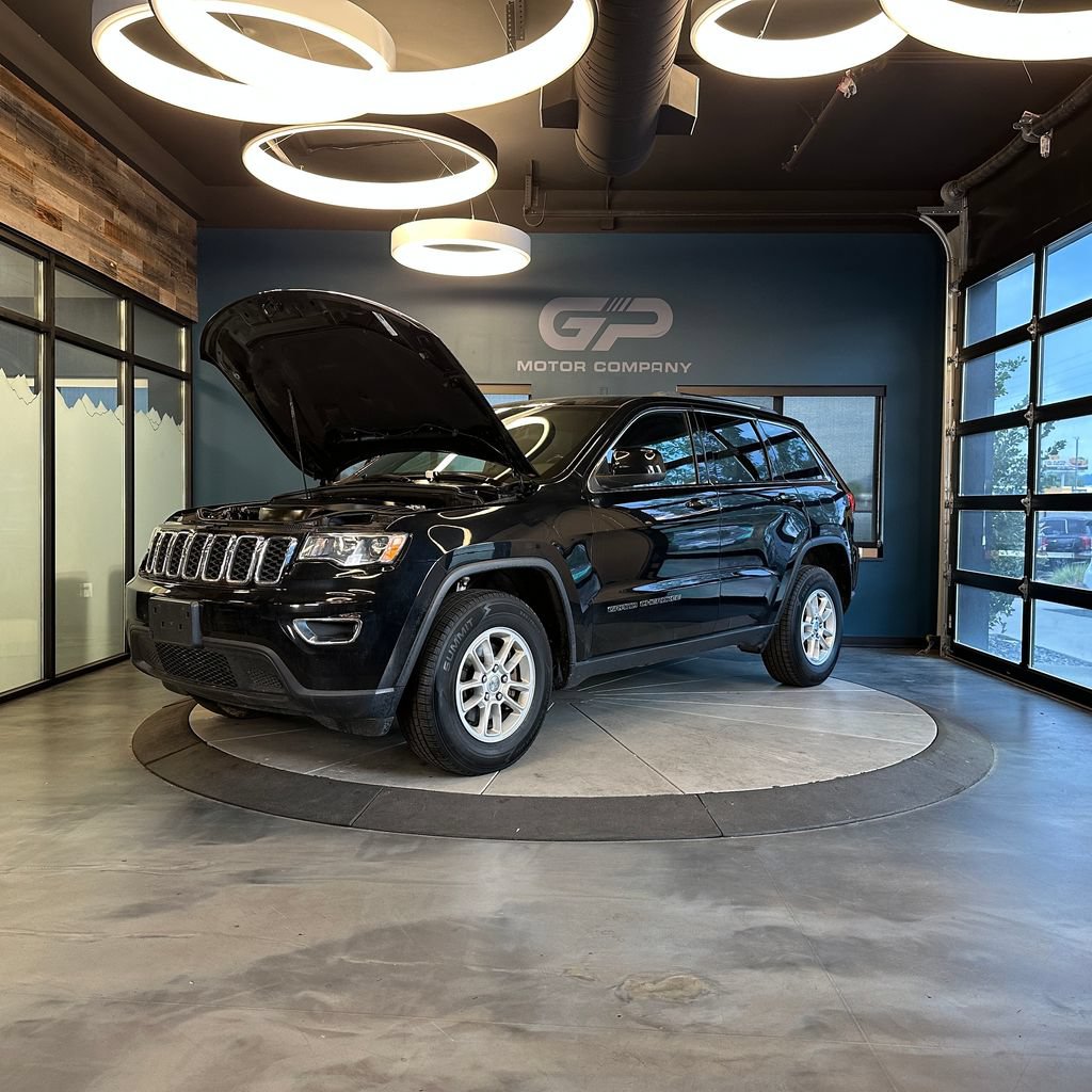 Used 2019 Jeep Grand Cherokee Laredo w/ Security & Convenience Group AWD/4WD image 24
