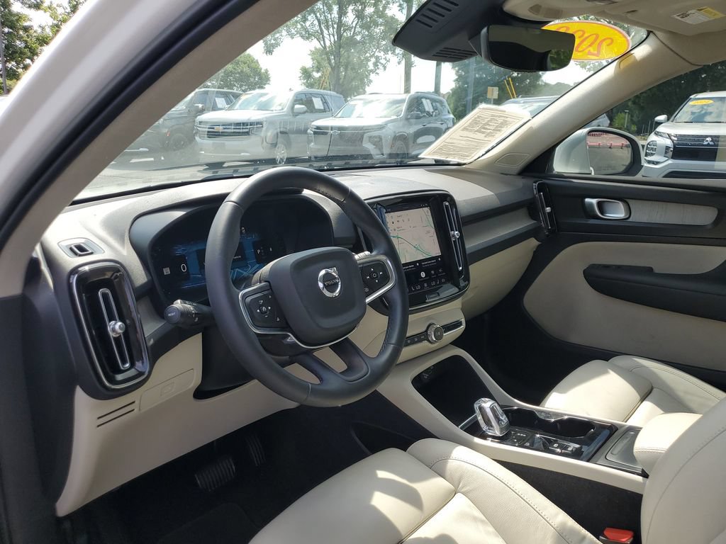 Used 2023 Volvo XC40 B5 Plus AWD/4WD image 20