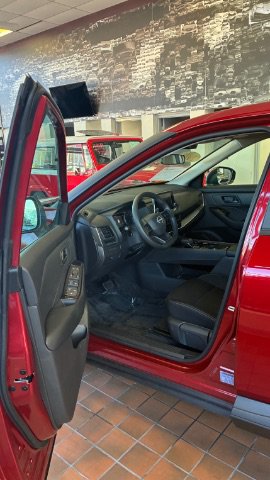 Used 2025 Nissan Rogue S FWD image 16