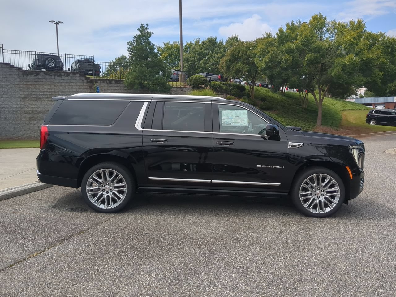 New 2026 GMC Yukon XL Denali w/ Denali Reserve Package AWD/4WD image 9