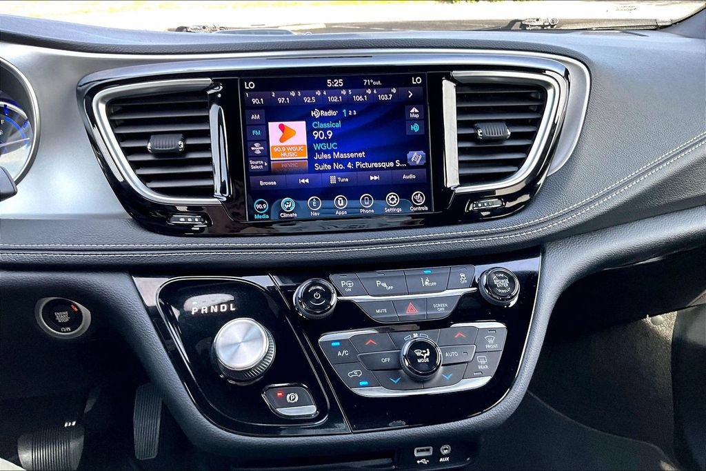 Used 2020 Chrysler Pacifica Limited w/ Advanced Safetytec Group FWD image 32