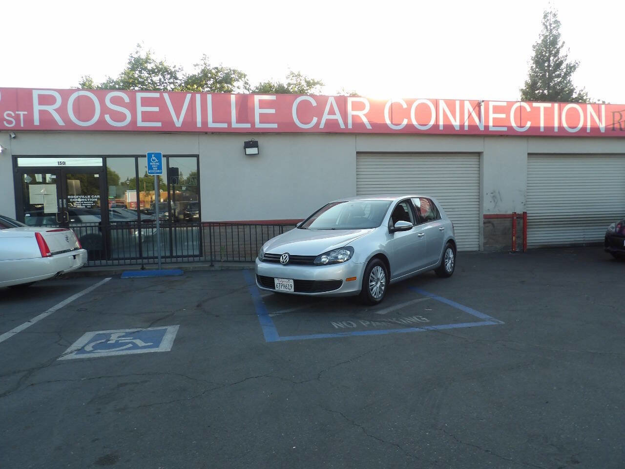 Used 2011 Volkswagen Golf 4-Door image 1