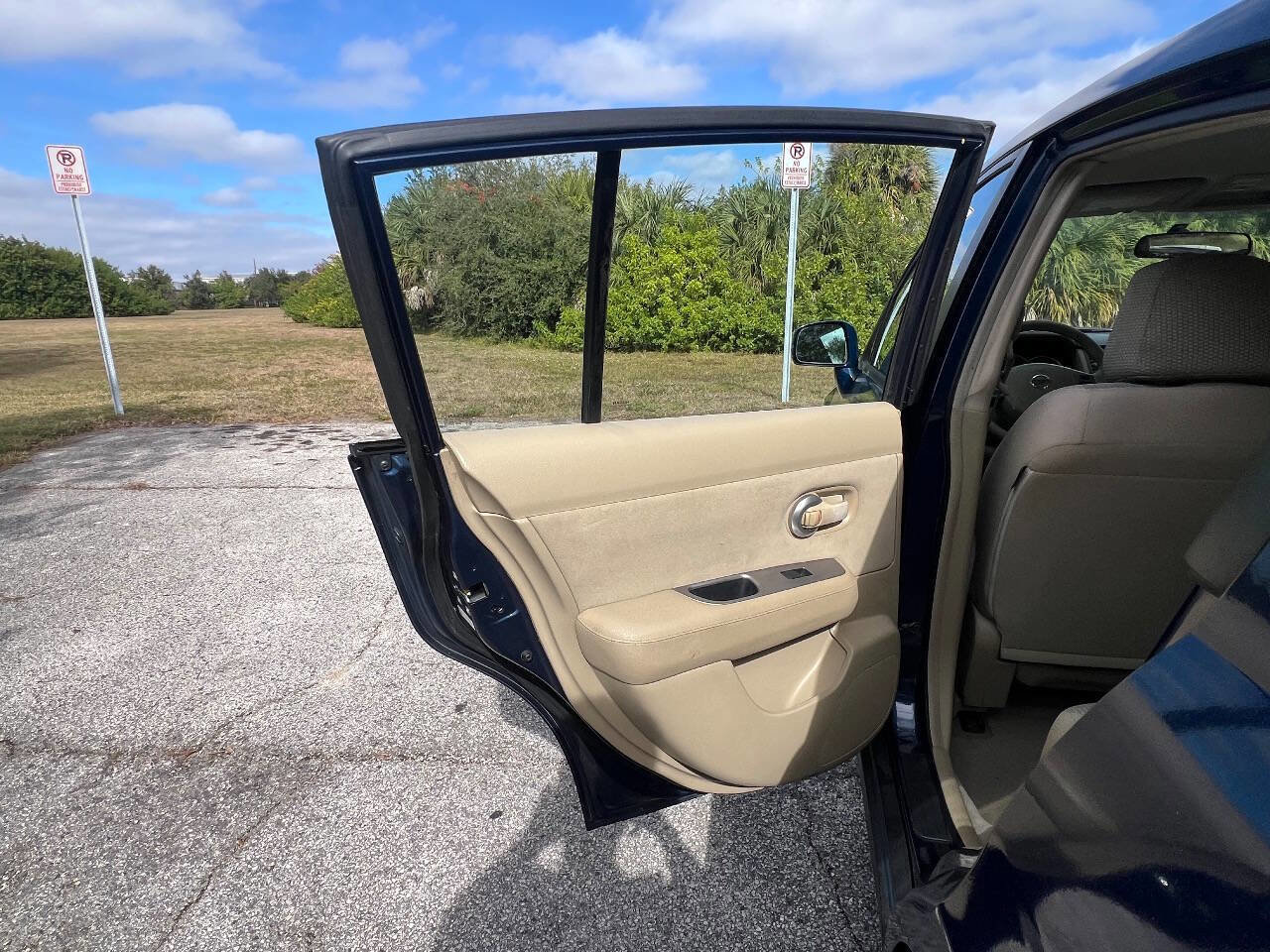 Used 2007 Nissan Versa 1.8 SL 4dr Hatchback (1.8L I4 w/ Convenience Pkg image 21