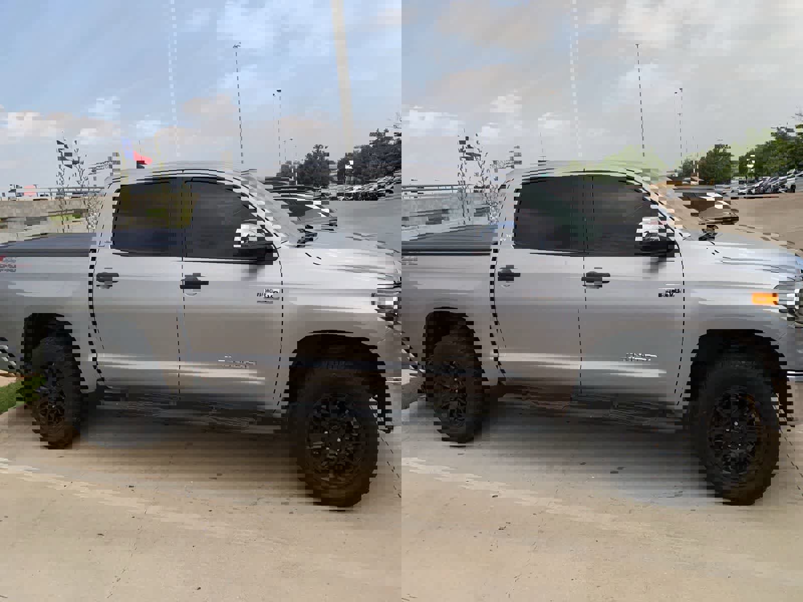Used 2021 Toyota Tundra SR5 RWD image 5