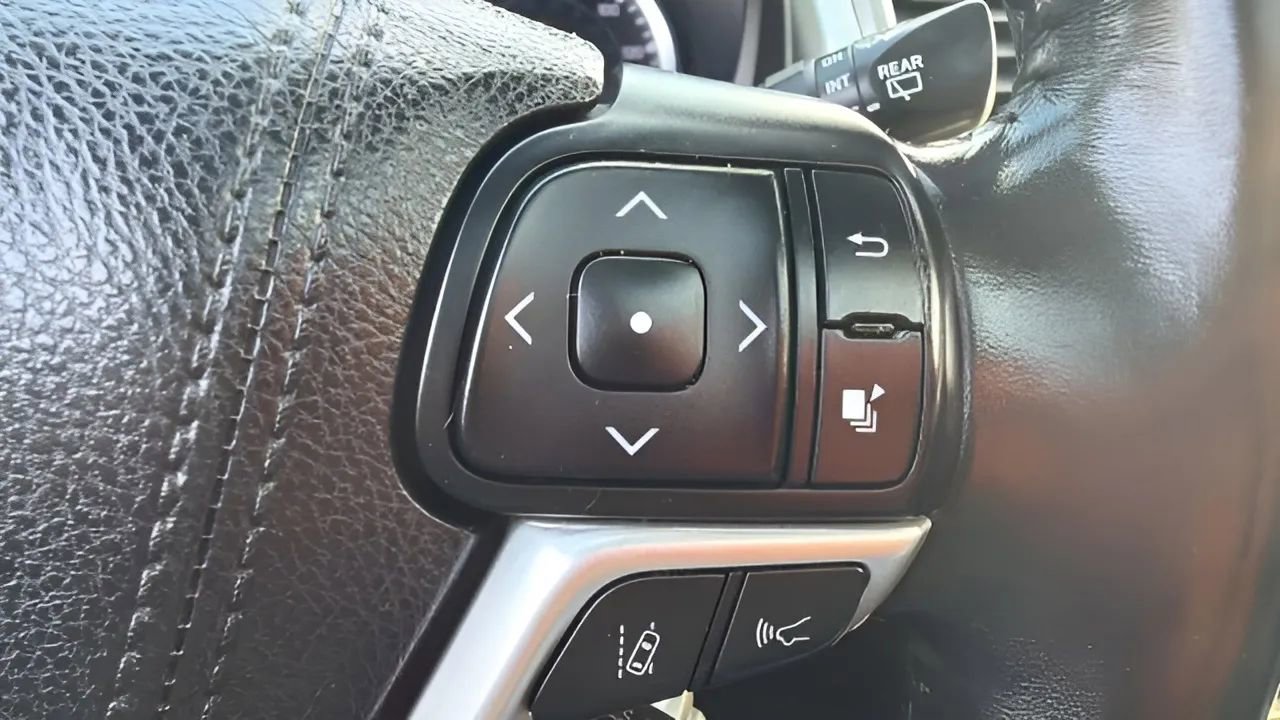 Used 2017 Toyota Highlander XLE image 26