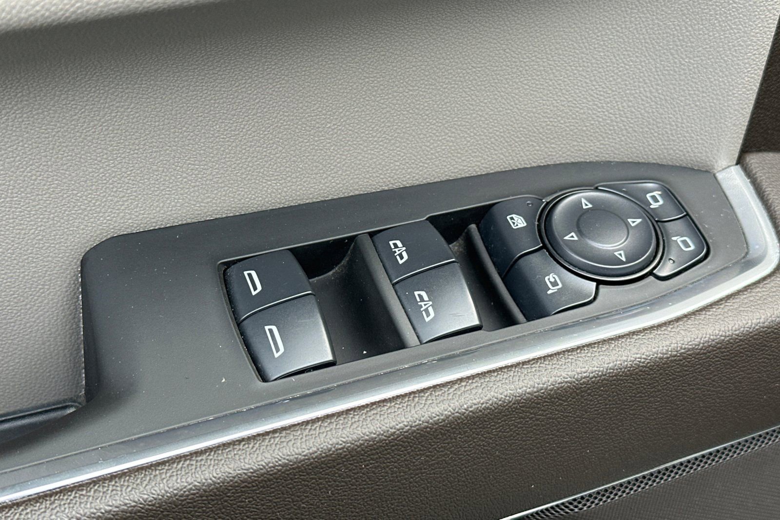 Used 2025 GMC Sierra 1500 SLT image 11