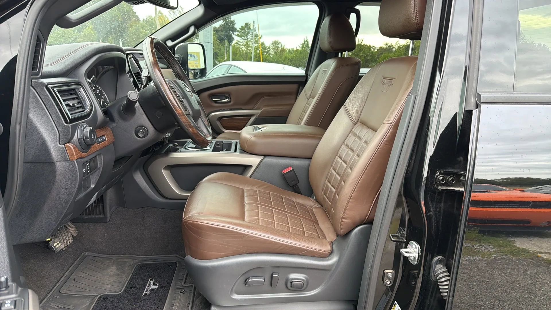 Used 2021 Nissan Titan Platinum Reserve w/ Moonroof Package image 11