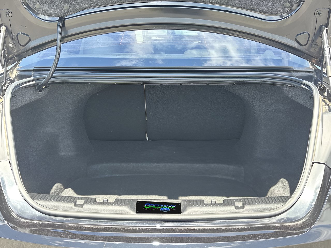 Used 2019 Ford Taurus SE image 8