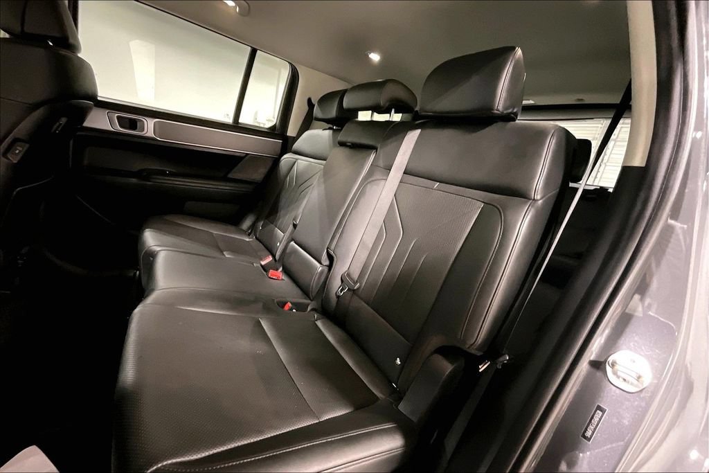 Used 2025 Hyundai Santa Fe SEL FWD image 32