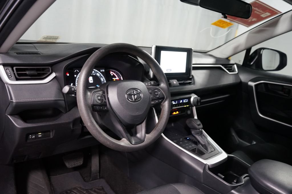 Used 2025 Toyota RAV4 LE AWD/4WD image 7