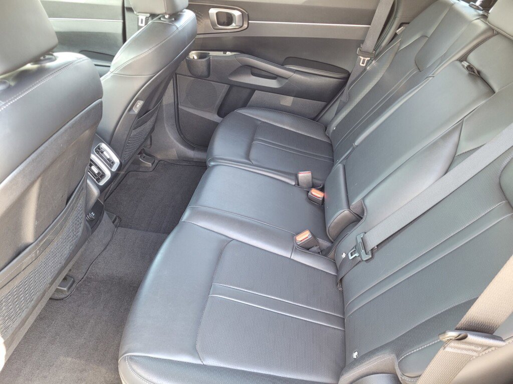 Used 2024 Kia Sorento S image 16