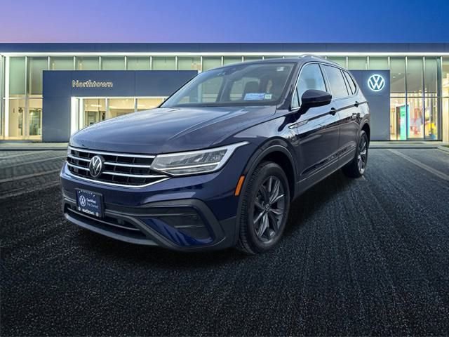 Used 2023 Volkswagen Tiguan SE w/ Panoramic Sunroof Package image 8