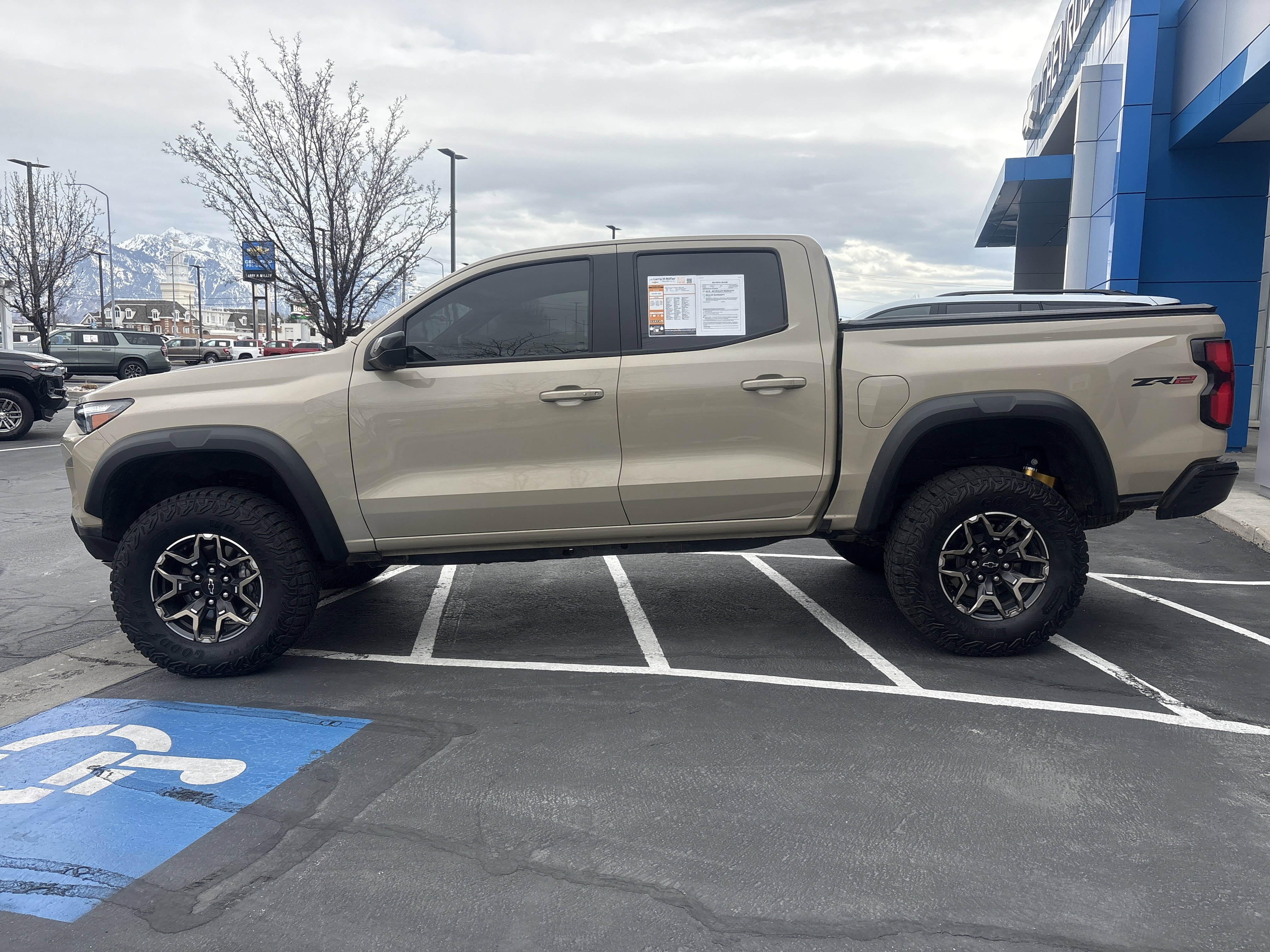 Used 2024 Chevrolet Colorado ZR2 w/ Technology Package image 2