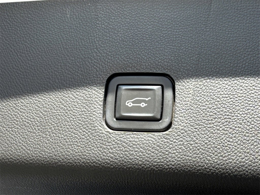 Used 2021 Chevrolet Traverse LT image 10