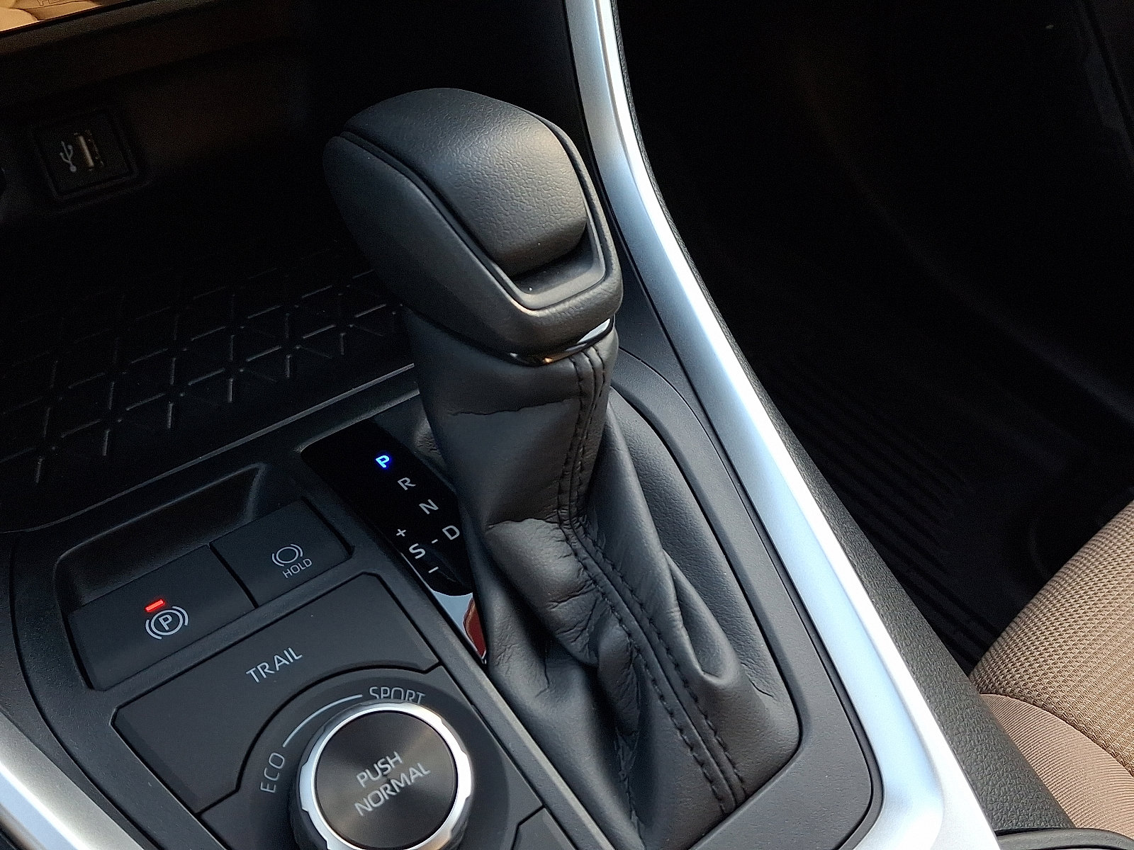 Certified 2025 Toyota RAV4 LE image 14