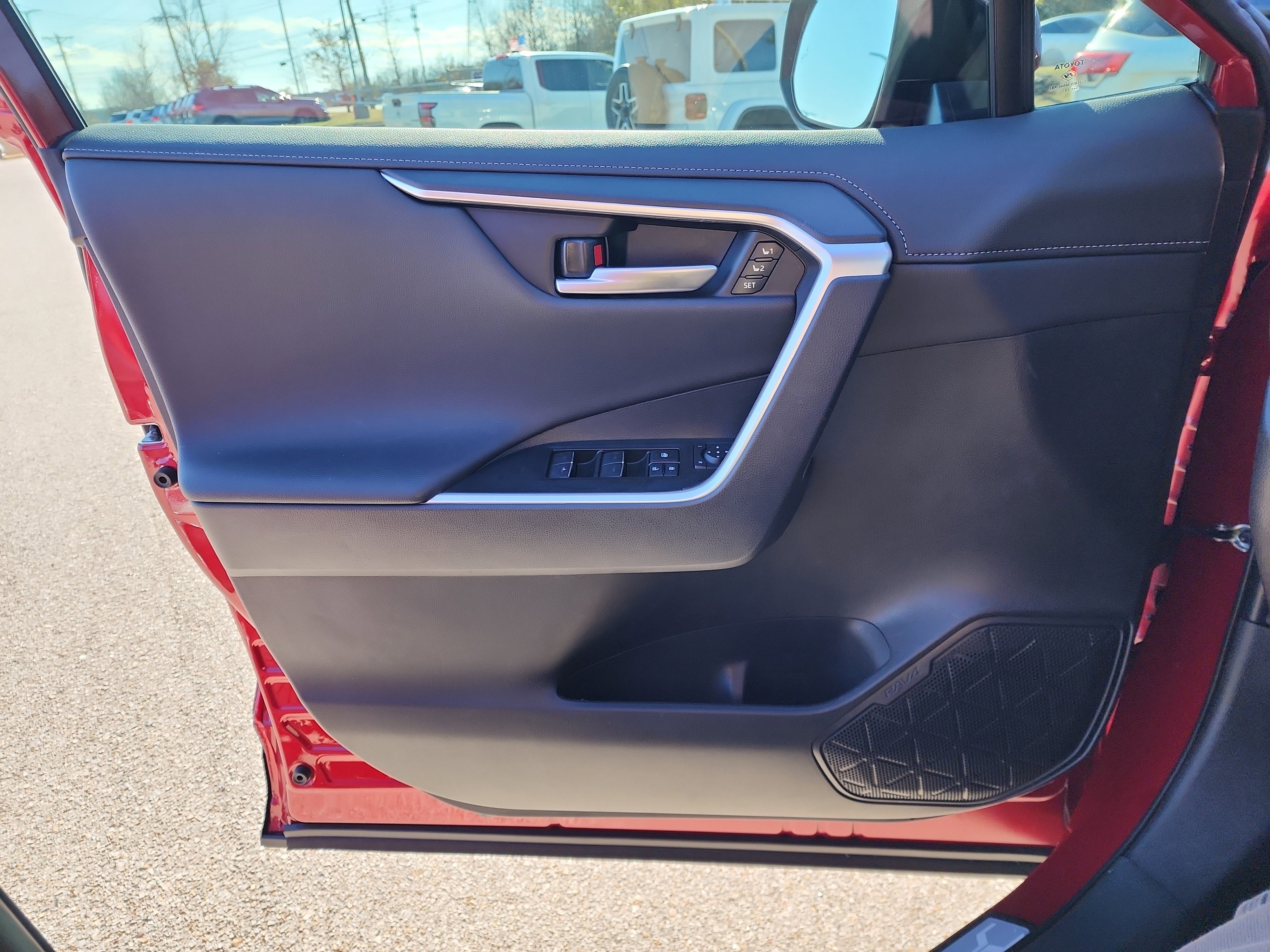 Used 2025 Toyota RAV4 Limited image 17