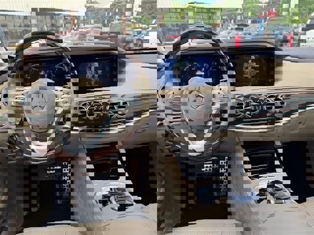 Used 2018 Mercedes-Benz S 560 Sedan image 11