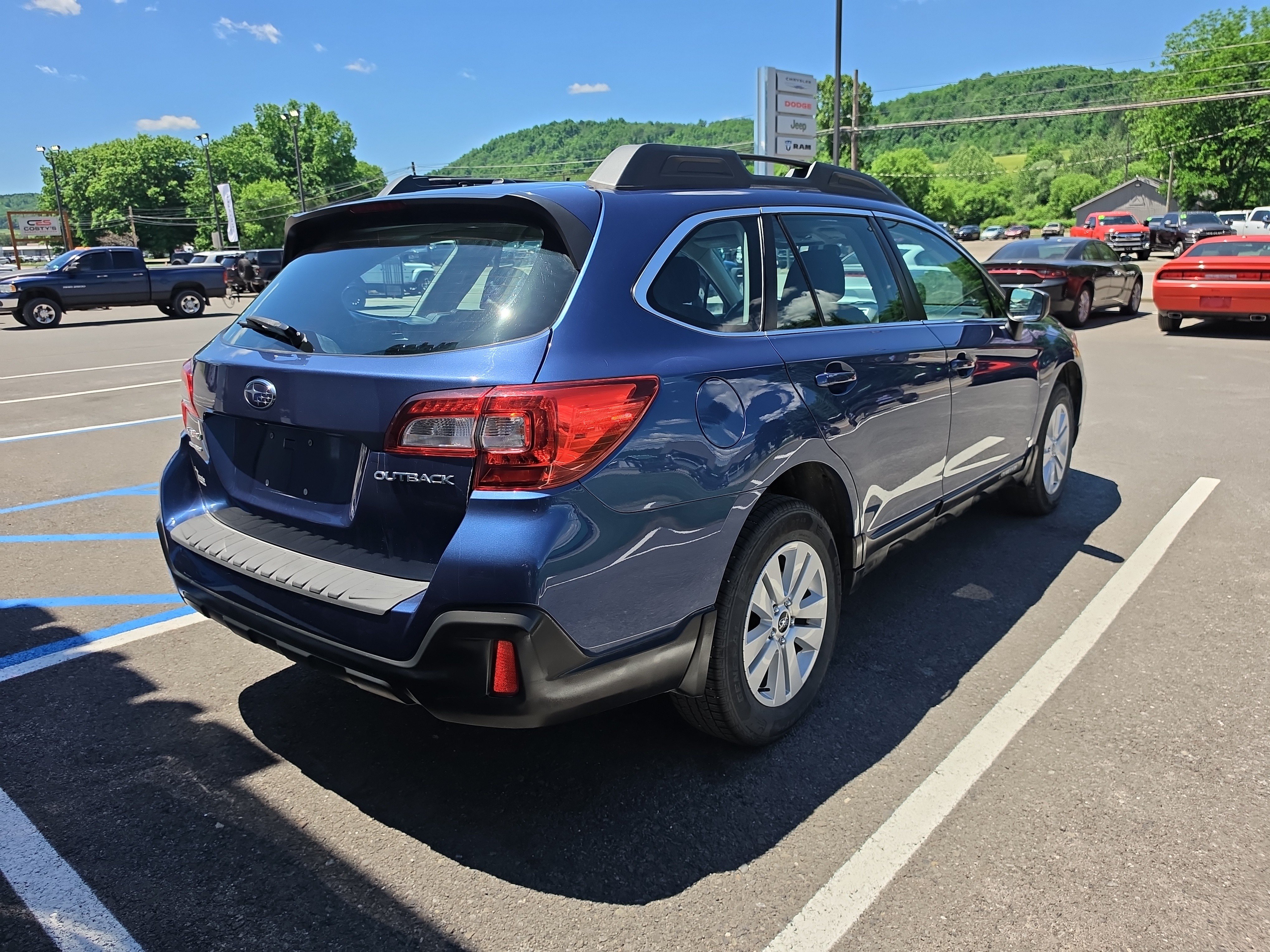 Used 2019 Subaru Outback 2.5i AWD/4WD image 3