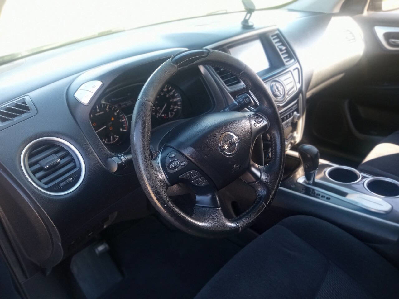 Used 2014 Nissan Pathfinder SV image 16
