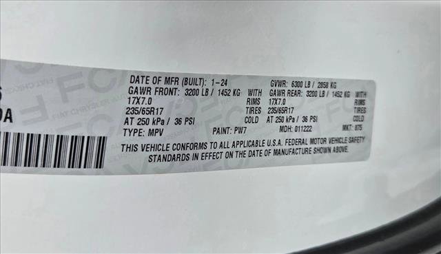 Used 2024 Chrysler Pacifica Select image 23