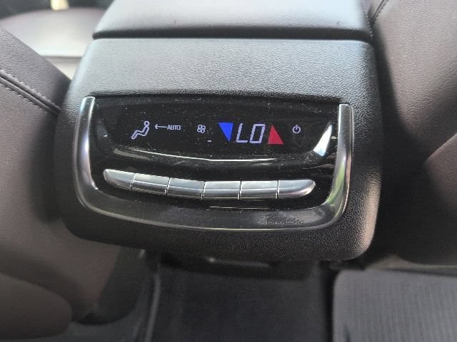Used 2022 Cadillac XT6 Premium Luxury AWD/4WD image 13