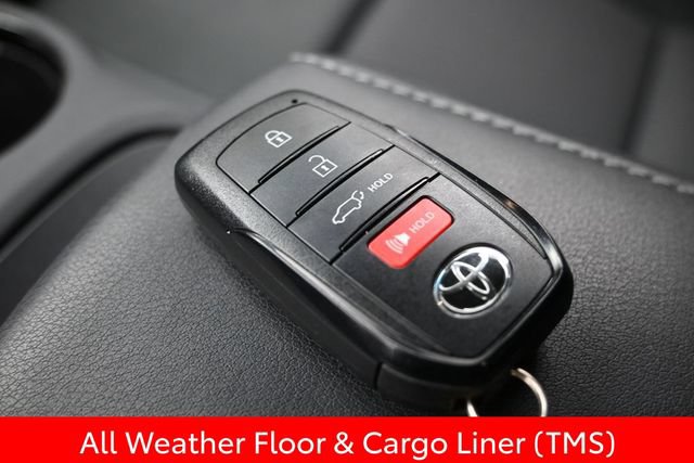 Used 2024 Toyota Venza LE AWD/4WD image 17