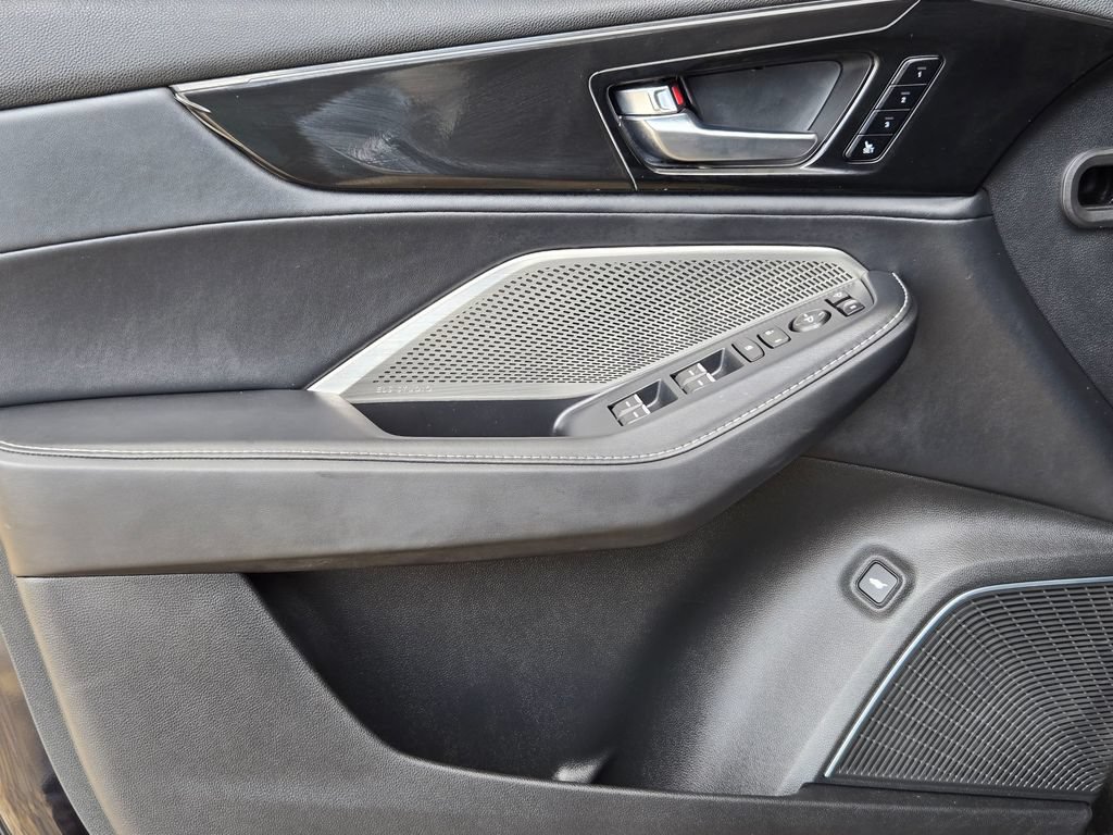 Used 2023 Acura MDX w/ Technology Package FWD image 11