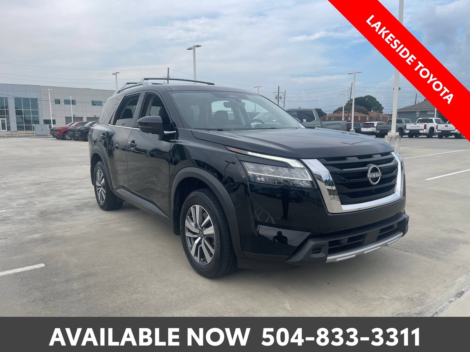 Used 2024 Nissan Pathfinder SL FWD image 7